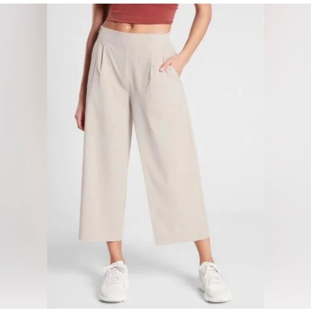 Athleta Brooklyn Wide Leg Crop Pant Women 4 Beige Stretch Travel Pockets